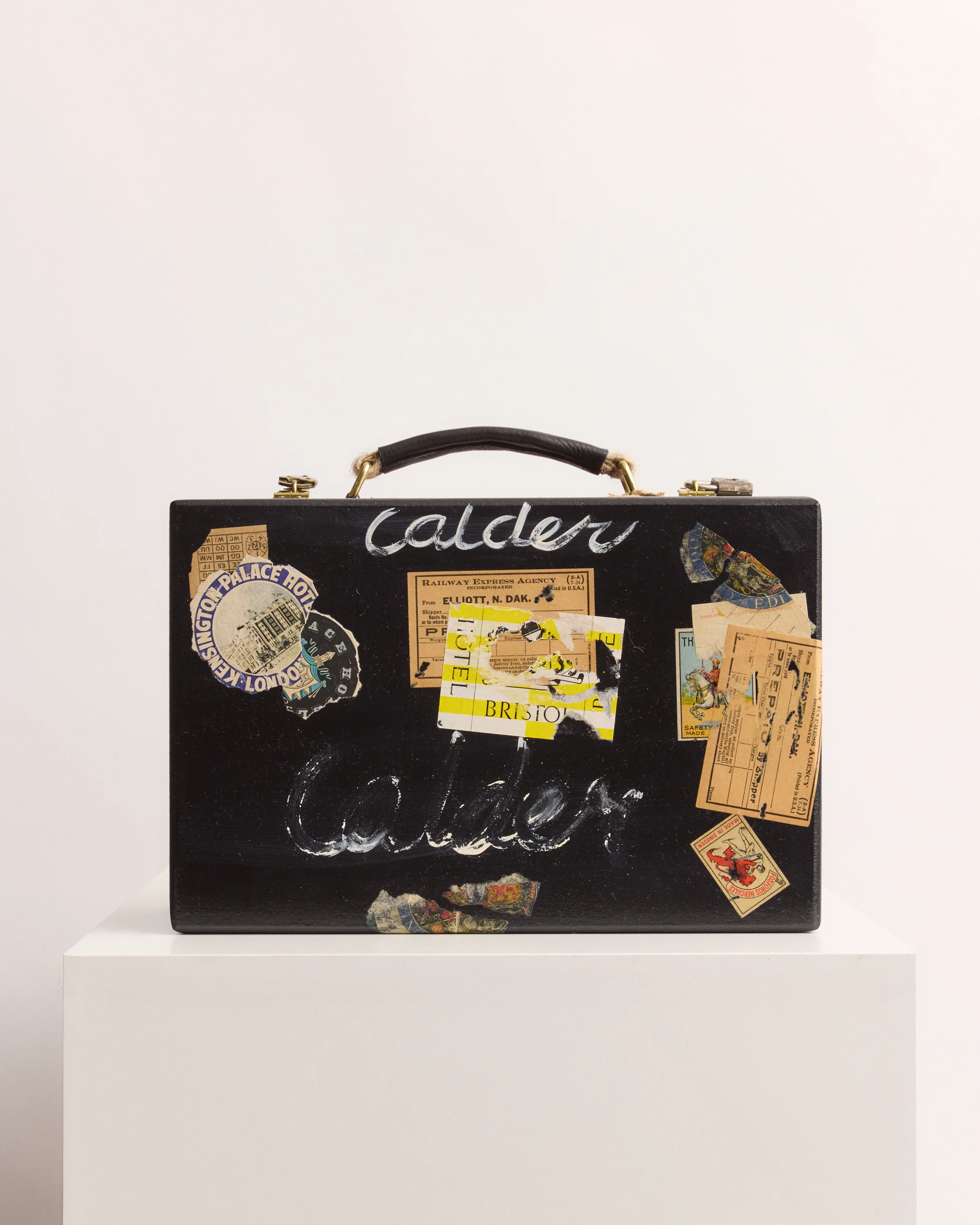 Calder Suitcase Box - Image 5