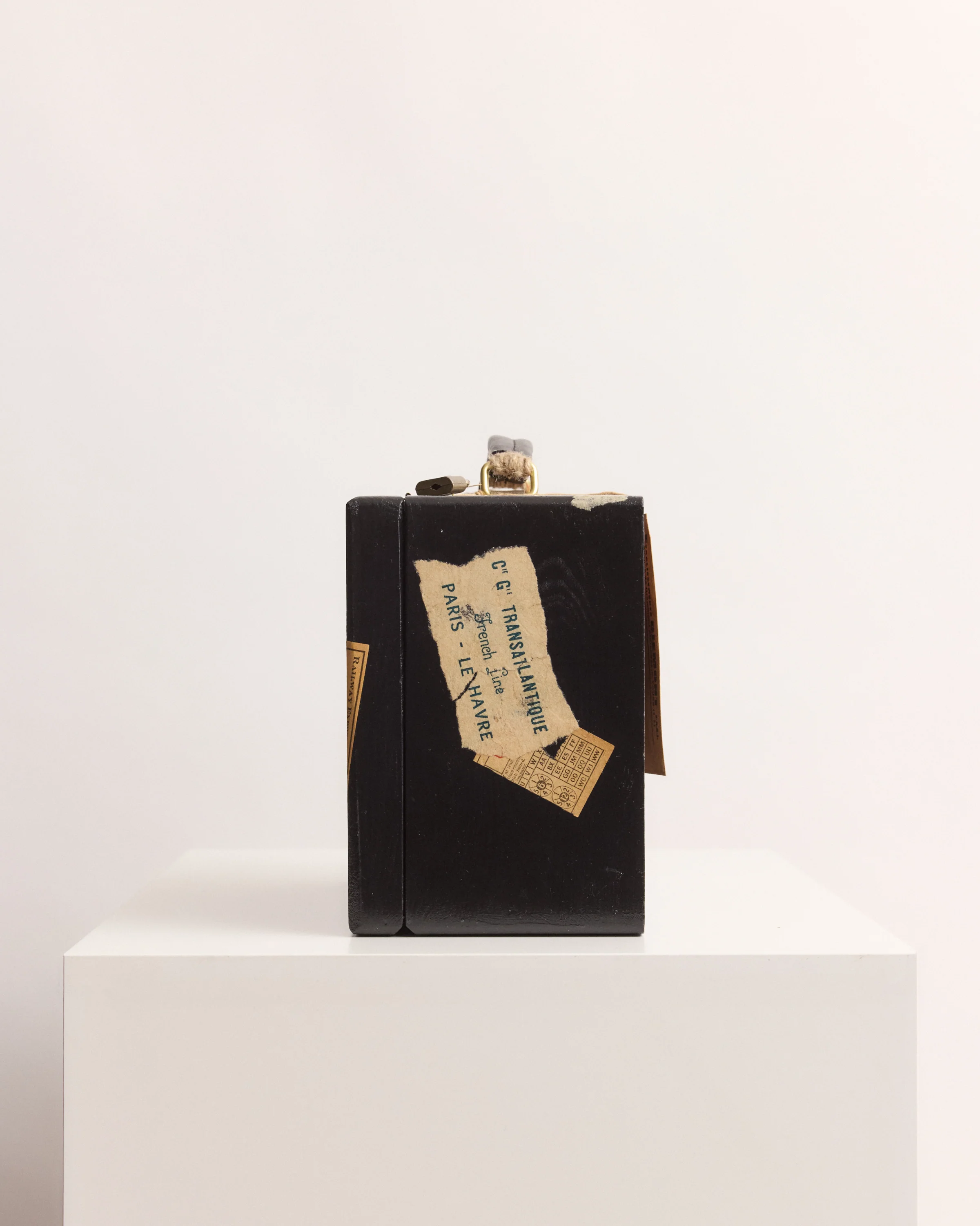 Calder Suitcase Box - Image 6