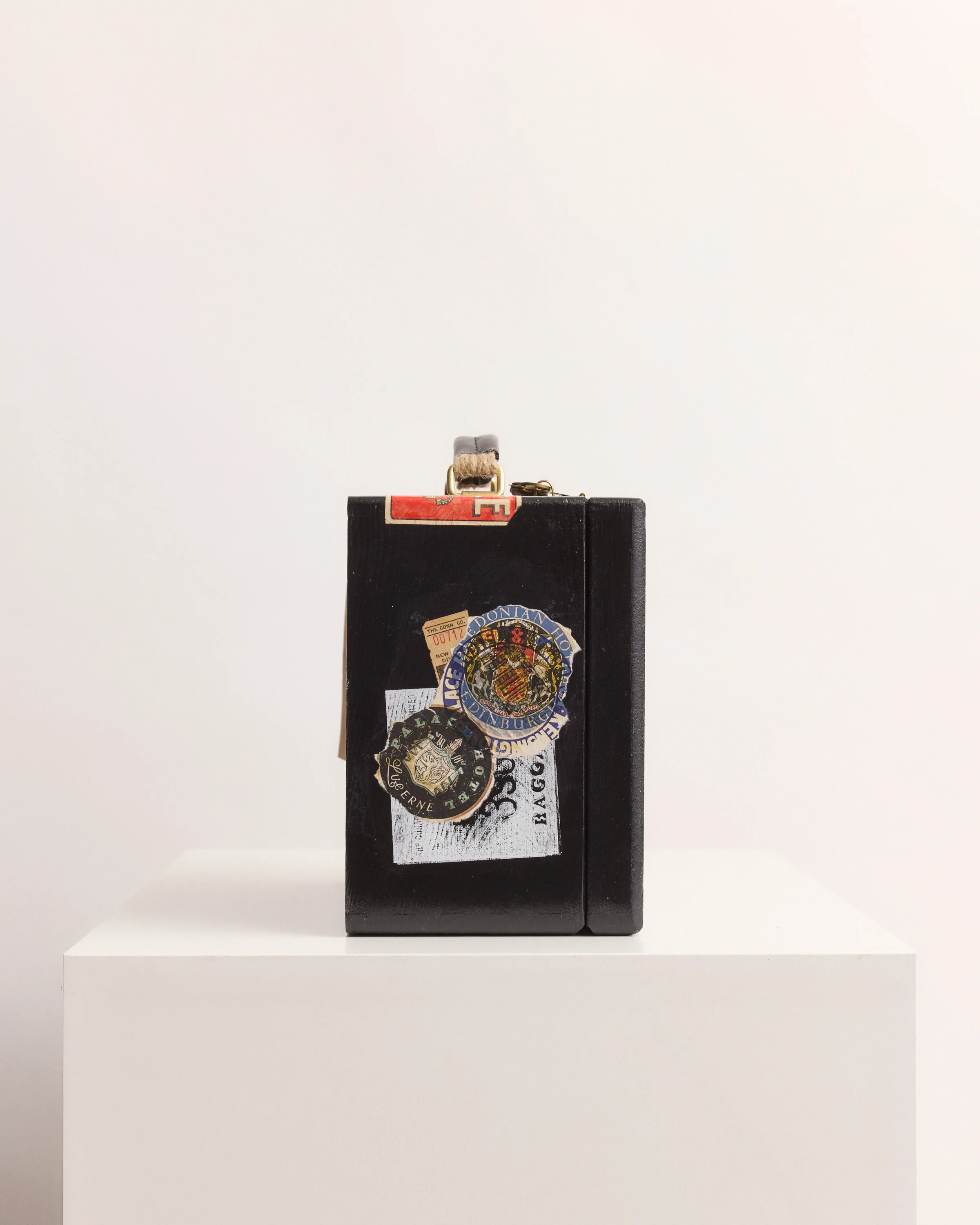 Calder Suitcase Box - Image 7
